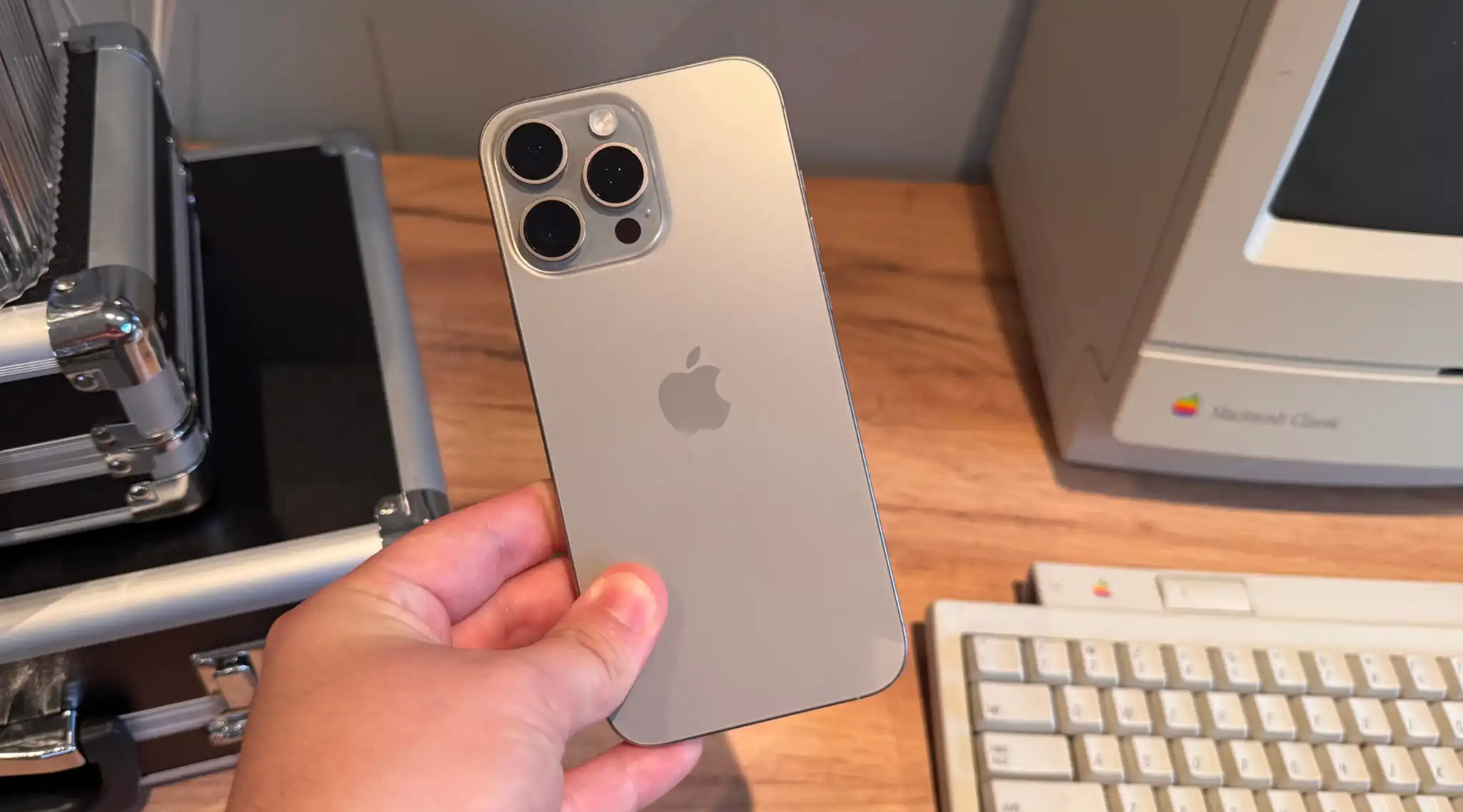 iPhone 16 Pro Max ea fc mobile